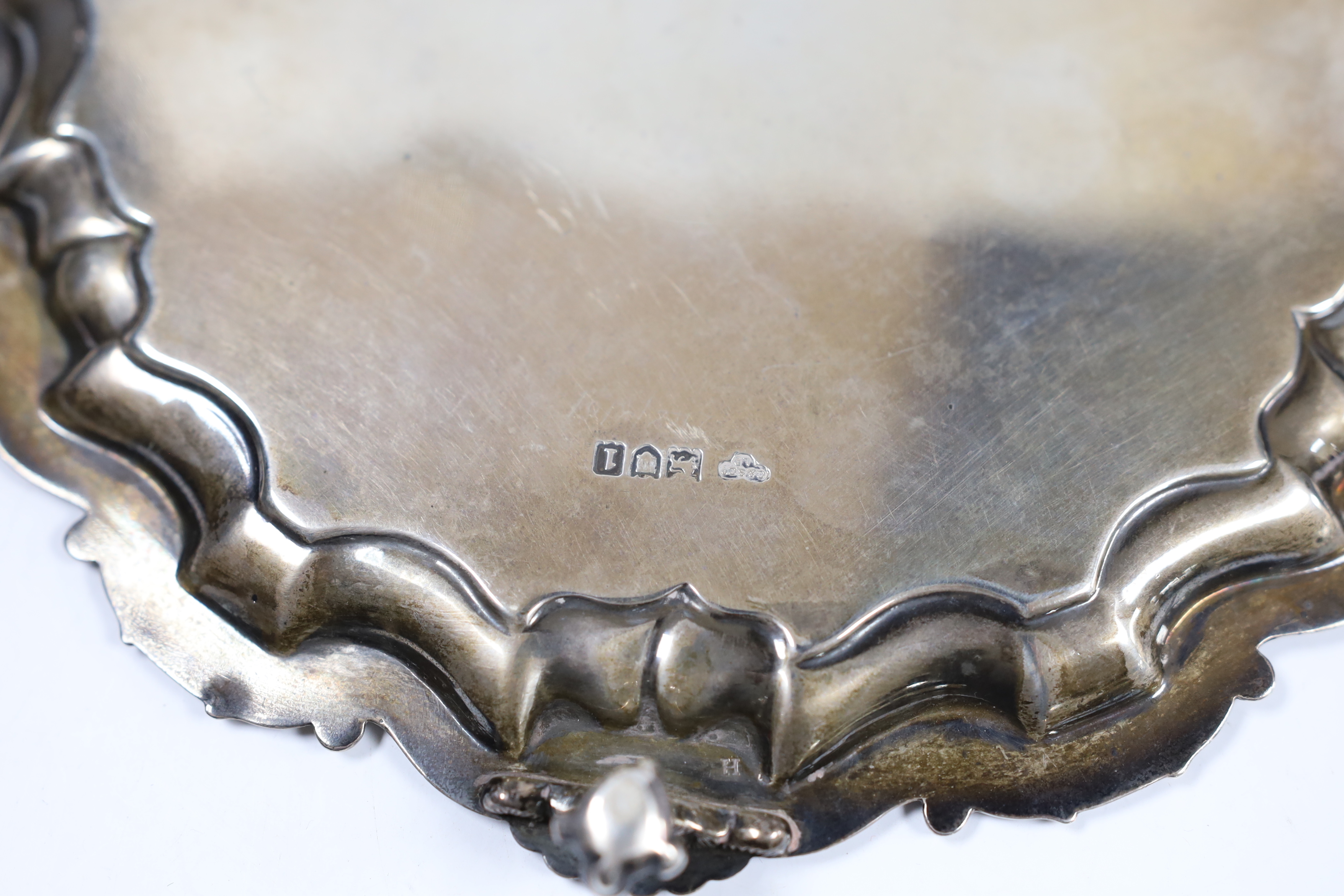 An Edwardian silver salver, by Goldsmiths & Silversmiths Co Ltd, London, 1906, 21.4cm, 11.2oz.